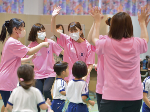 人を想う心を持ち、寄り添い支えることのできる力を培います。