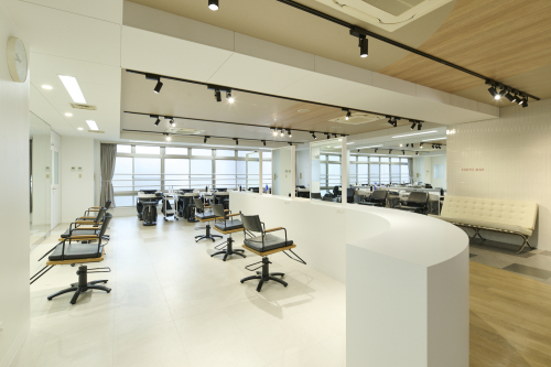 「優れた技術を持ち・環境に優しく・人に優しい美容師」の誕生を目指します。