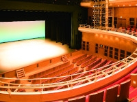 舞台芸術のすべてが表現される、大型実習施設