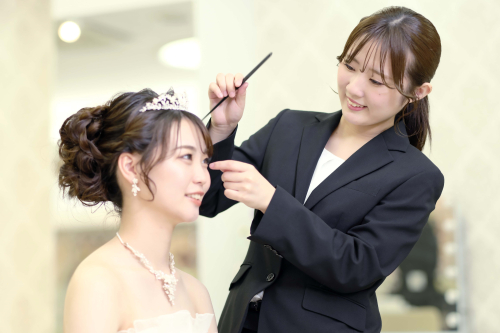 ドレスも和装もできるブライダルのスペシャリストに！ヘアメイクから着付けまで対応できる高い技術力を習得！