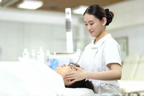 2年間で認定エステティシャン資格と美容師国家資格のW取得を目指す