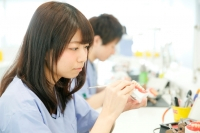 歯科技工士学科　昼間　男女　７０名