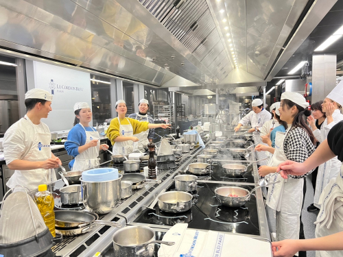 パリの提携校で製菓実習！ 先生