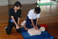 心肺蘇生法の普及活動を行っています 先生