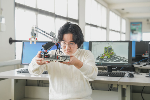 機械システム工学科 ロボット・メカトロニクス分野／先端交通機械工学分野/スポーツ科学分野