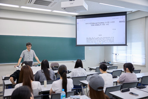アジア言語学科（中国語専攻、韓国語専攻、インドネシア語専攻、日本語・コミュニケーション専攻）