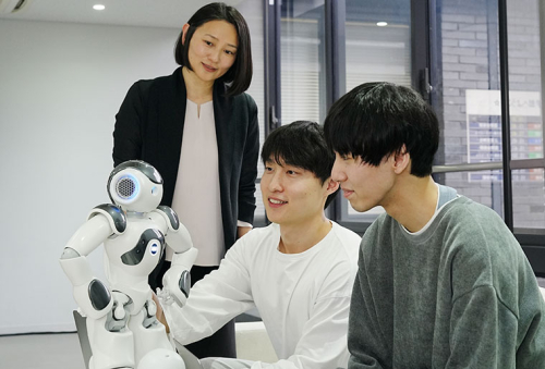 情報理工学科（ネットワークシステムコース、情報セキュリティコース、AI・データサイエンスコース、ロボットインタラクションコース、コンピュータ基盤設計コース、組込みシステムコース、デジタルファブリケーションコース、脳科学コース、メディア処理技術コース、情報システムコース）