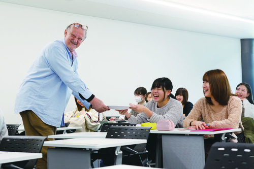 ヨーロッパ言語学科（ドイツ語専攻、フランス語専攻、スペイン語専攻、イタリア語専攻、ロシア語専攻、メディア・コミュニケーション専攻）