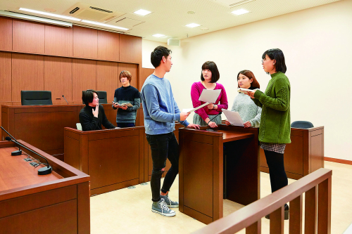 法律学科（法律総合コース、社会安全コース、政治・国際コース）