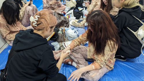 特殊メイクスタッフ、ヘアメイクアシスタントなどで活躍！ 先生