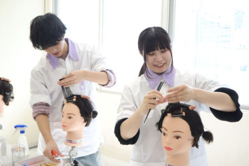 真野美容専門学校