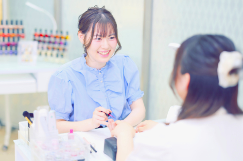 ネイル業界で権威あるネイリスト技能検定1級×美容師国家資格のW取得を目指す