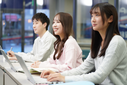 一般事務・秘書コース／販売・ショップ店員コース／IT活用コース／簿記・会計コース／経営ビジネスコース
