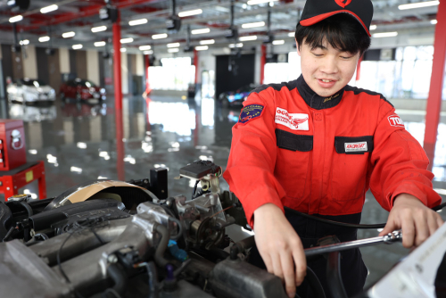 専門学校越生自動車大学校