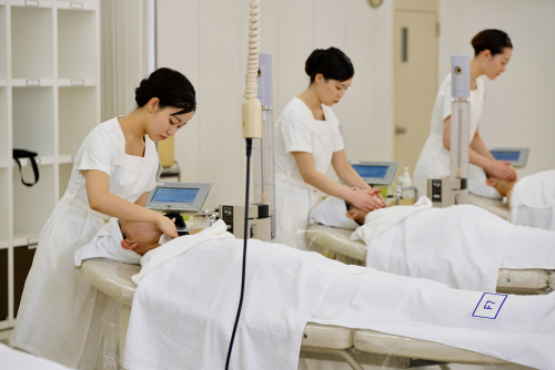 エステティシャンコース（女性のみ）