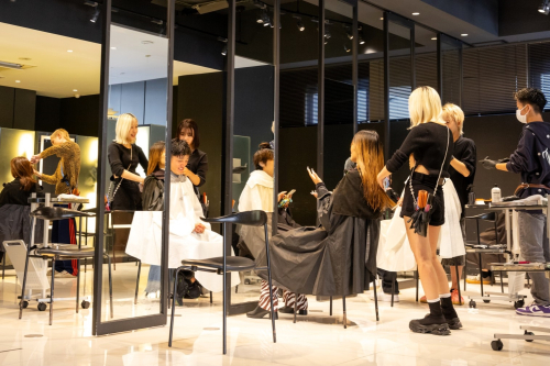 人気サロンがひしめく福岡・天神大名でプロが求める実践力を習得。