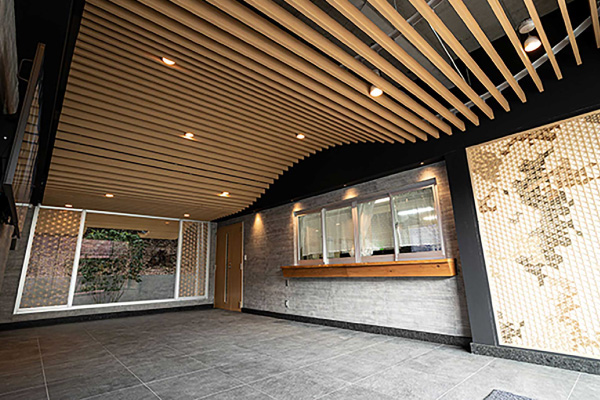 浅野工学専門学校玄関