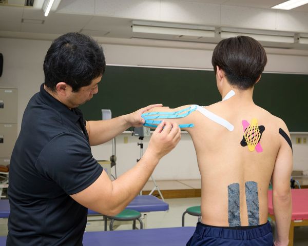 理学療法士科の学生の画像３