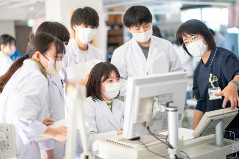 学生と講師の画像３