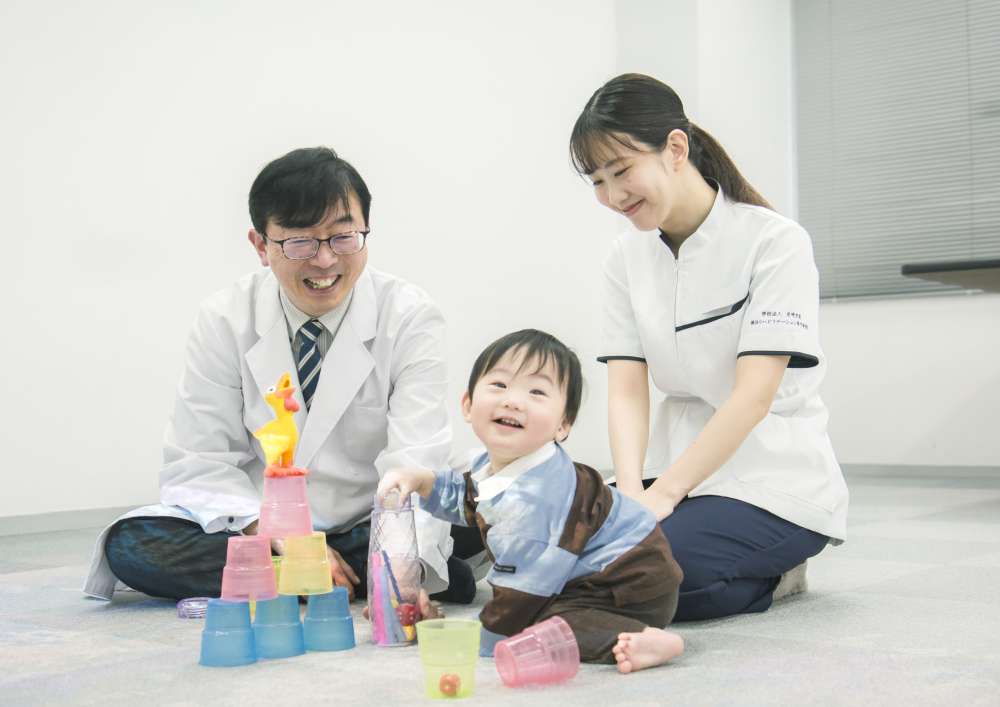 カラーコップを使用した体験実習の様子